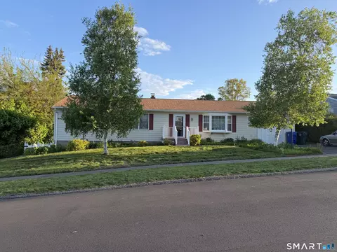 60 Delwood Rd, Stratford, CT 06614