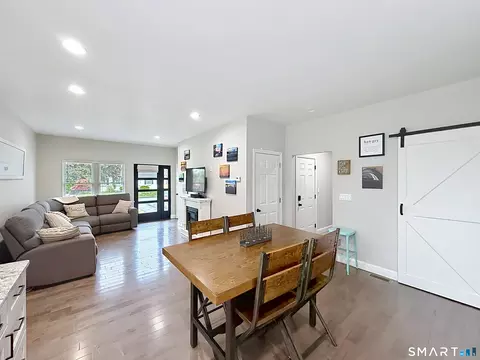 21 Birge Ave, Windsor Locks, CT 06096 photo 3