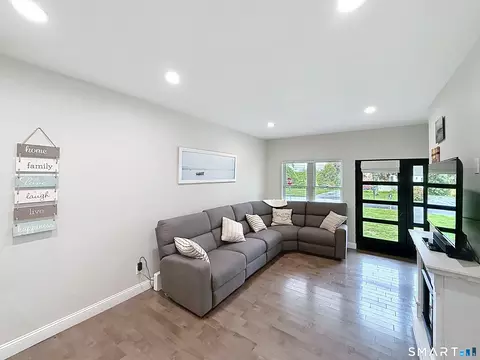 21 Birge Ave, Windsor Locks, CT 06096 photo 5