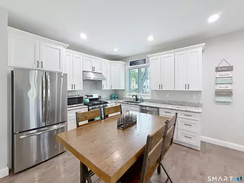 21 Birge Ave, Windsor Locks, CT 06096 photo 8