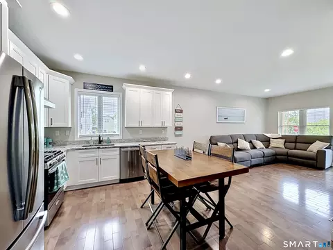 21 Birge Ave, Windsor Locks, CT 06096 photo 6