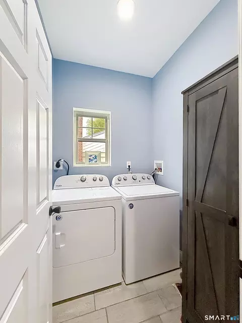 21 Birge Ave, Windsor Locks, CT 06096 photo 10