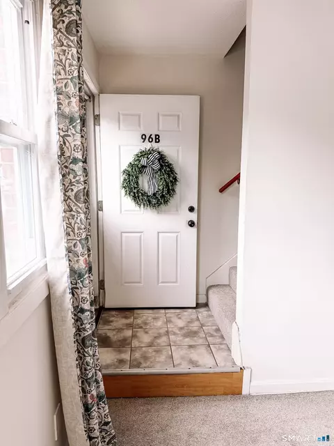 Entry Way - 96 Canterbury Rd #B, Plainfield, CT 06374 photo 3 of 6