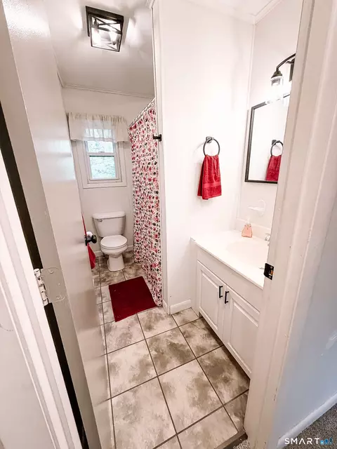 Bath - 96 Canterbury Rd #B, Plainfield, CT 06374 photo 3 of 3