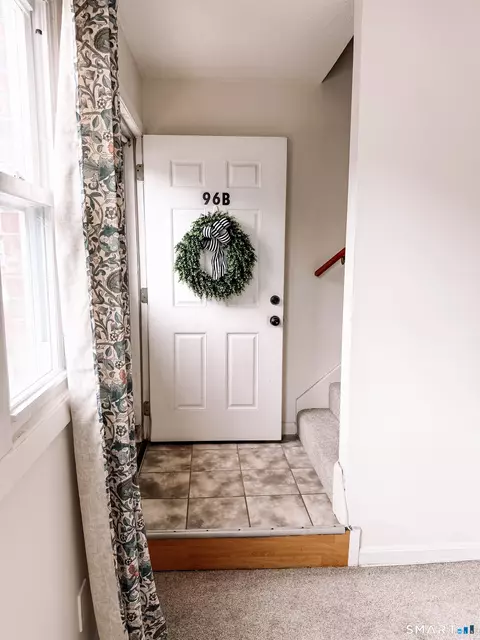 Entry Way - 96 Canterbury Rd #B, Plainfield, CT 06374 photo 2 of 6