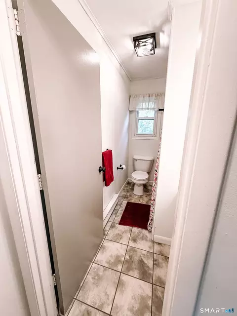 Bath - 96 Canterbury Rd #B, Plainfield, CT 06374 photo 1 of 3