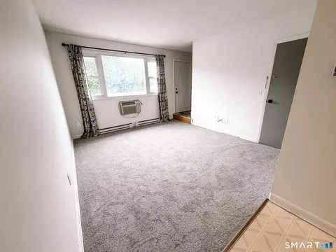 Living - 96 Canterbury Rd #B, Plainfield, CT 06374 photo 2 of 5
