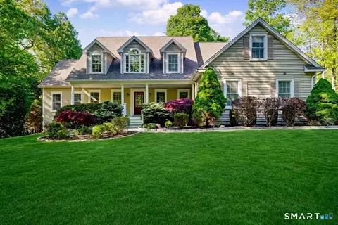 15 Maplecrest Dr, Danbury, CT 06811