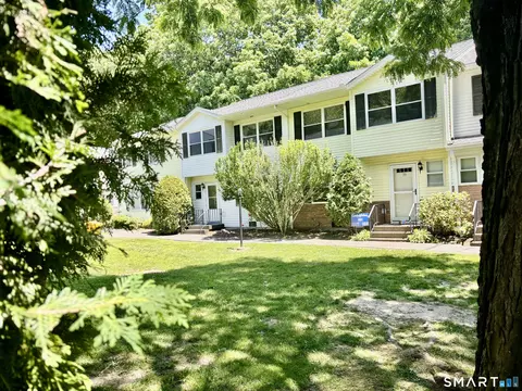 25 Padanaram Rd #77, Danbury, CT 06811