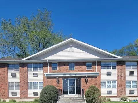 1000 Knapps Hwy #14, Fairfield, CT 06825