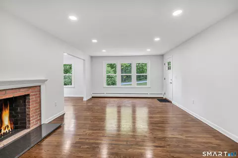 Living - 7 Longview Rd, Newtown, CT 06482 photo 4 of 8