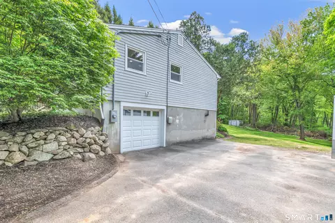 Exterior - 7 Longview Rd, Newtown, CT 06482 photo 7 of 8