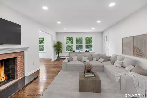 Living - 7 Longview Rd, Newtown, CT 06482 photo 5 of 8