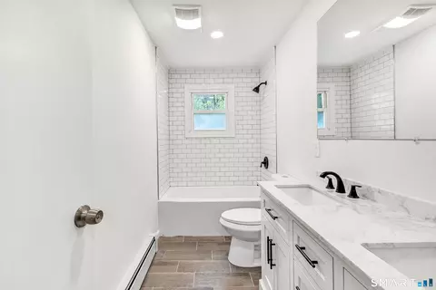 Bath - 7 Longview Rd, Newtown, CT 06482 photo 2 of 3