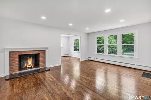 Living - 7 Longview Rd, Newtown, CT 06482 photo 3 of 8