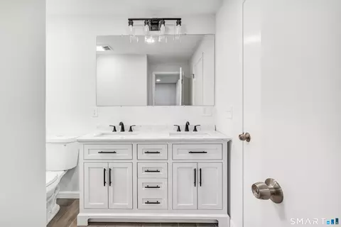 Bath - 7 Longview Rd, Newtown, CT 06482 photo 1 of 3