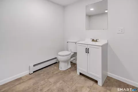 Bath - 7 Longview Rd, Newtown, CT 06482 photo 3 of 3