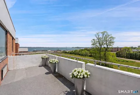 50 Birdseye St #401, Stratford, CT 06615