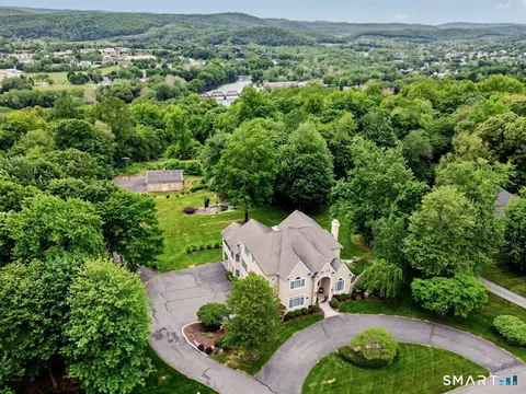 17 Meredith Ln, New Milford, CT 06776