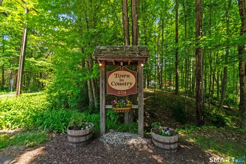 229 Bacon Pond Rd #451, Woodbury, CT 06798
