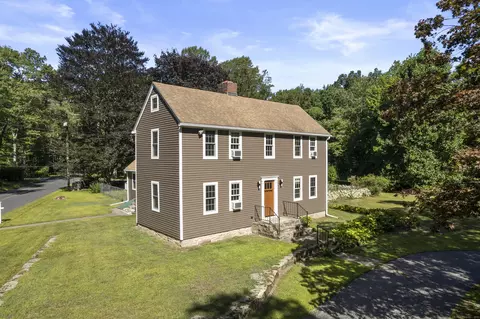 484 Old New London Rd, Salem, CT 06420
