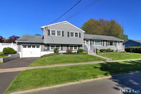 130 Brandon Ave, Stratford, CT 06614