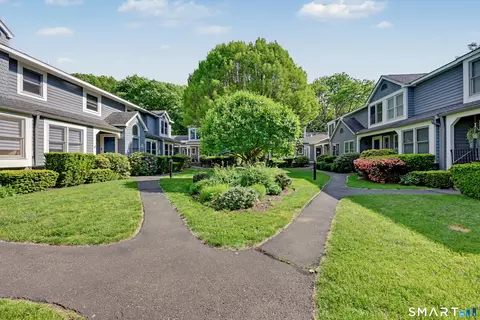 70 Fawn Ridge Ln #70, Norwalk, CT 06851