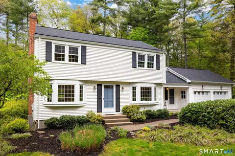19 Westridge Dr, Simsbury, CT 06070