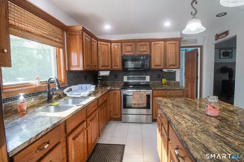 Kitchen - 21 Bailey Hill Rd, Killingly, CT 06239 photo 1 of 3