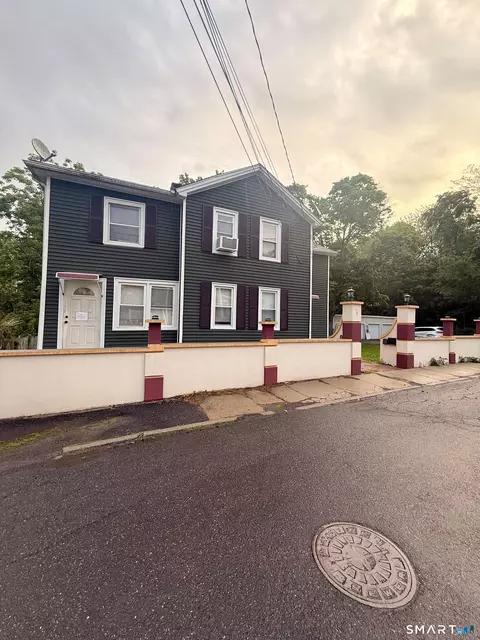 7 Linden Pl, Meriden, CT 06450