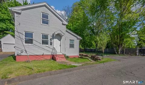 2 Hillside Ct, Middletown, CT 06457