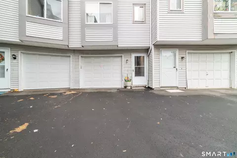 35 Pearl Lake Rd #L, Waterbury, CT 06706