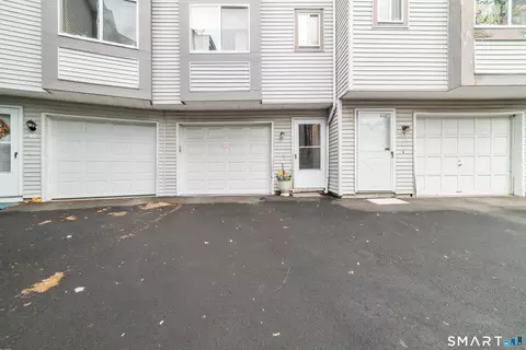 35 Pearl Lake Rd #L, Waterbury, CT 06706