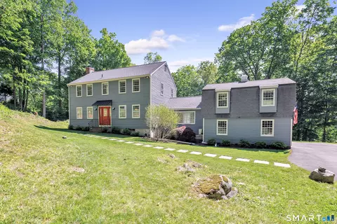 37 Lamppost Dr, Redding, CT 06896