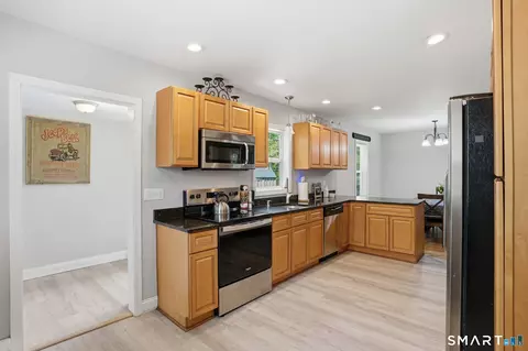 9 Carey Ave, Plainfield, CT 06374 photo 8