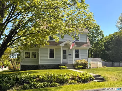 61 Prospect St, Watertown, CT 06795