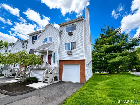 925 Oronoke Rd #13J, Waterbury, CT 06708
