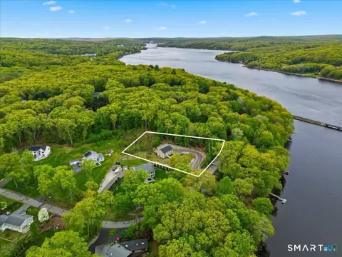 21 Tanager Ln, Gales Ferry, CT 06335