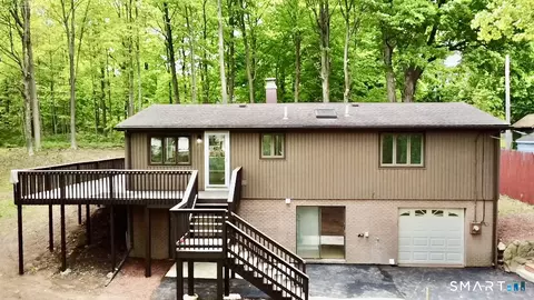19 Smithfield Ave, Meriden, CT 06451