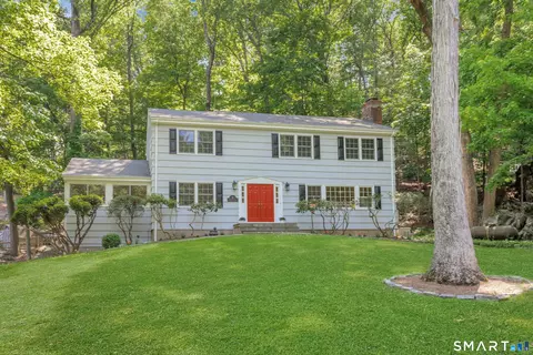 8 Mountain Trl, Stamford, CT 06903