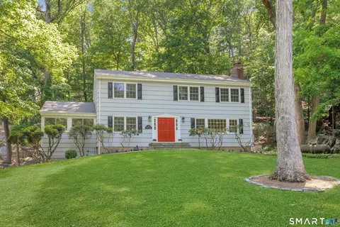 8 Mountain Trl, Stamford, CT 06903