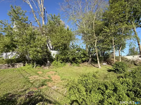 14 Driggs St, Waterbury, CT 06704