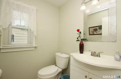 Bath - 21 Ruby St, New Haven, CT 06515 photo 1 of 3