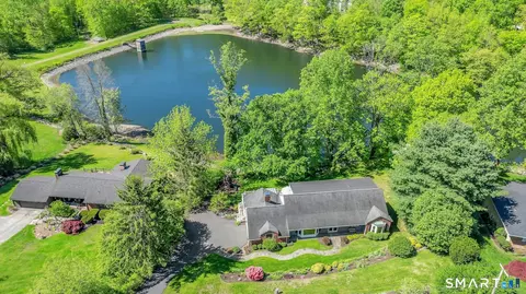21 Dogwood Dr, Danbury, CT 06811