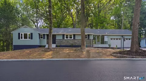 32 Hemlock Ln, East Hartford, CT 06118