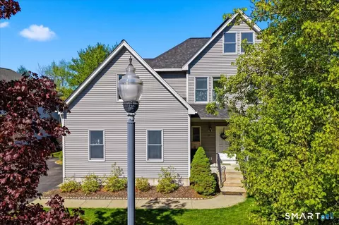 26 Giovanni Dr, Waterford, CT 06385
