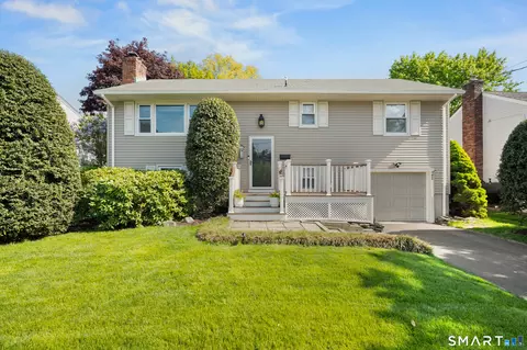 24 Heather Ln, Norwalk, CT 06851