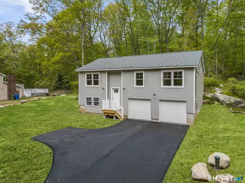 53 Sarah Dr, Uncasville, CT 06382