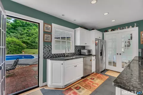Kitchen - 5 N Beech Tree Rd, Brookfield, CT 06804 photo 4 of 5