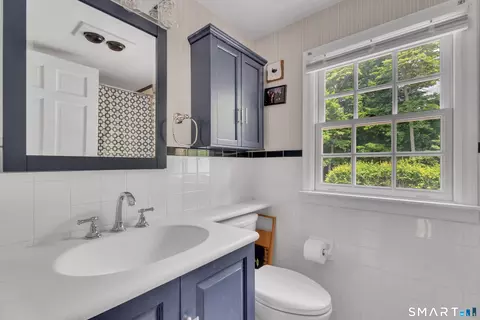 Bath - 5 N Beech Tree Rd, Brookfield, CT 06804 photo 2 of 2